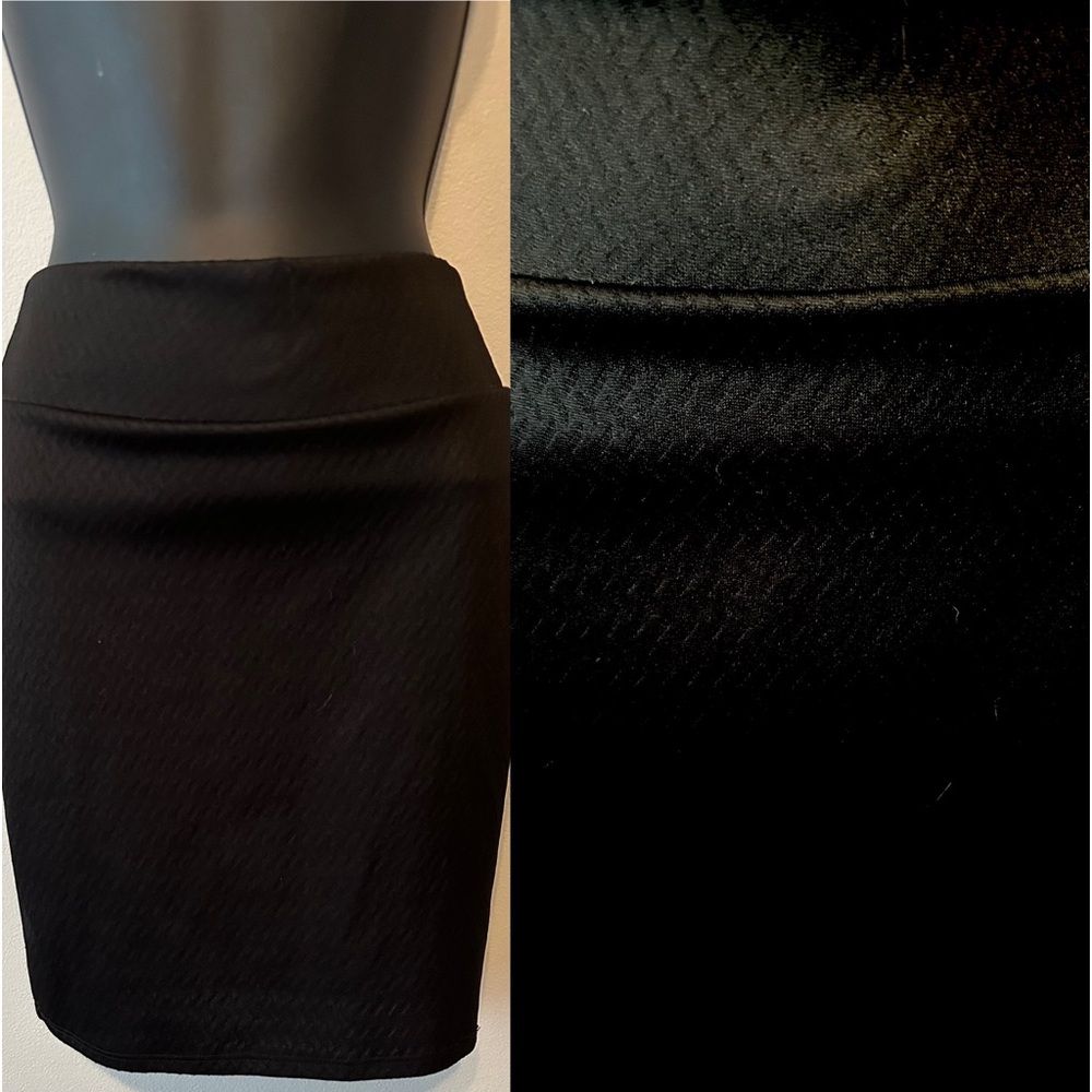 Cassie style very stretchy tight black skirt size 00